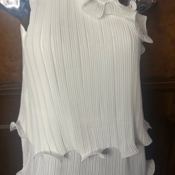 NWOT SIZE L Lush White Asymmetrical Ruffled Tank Top - Picture 4 of 7